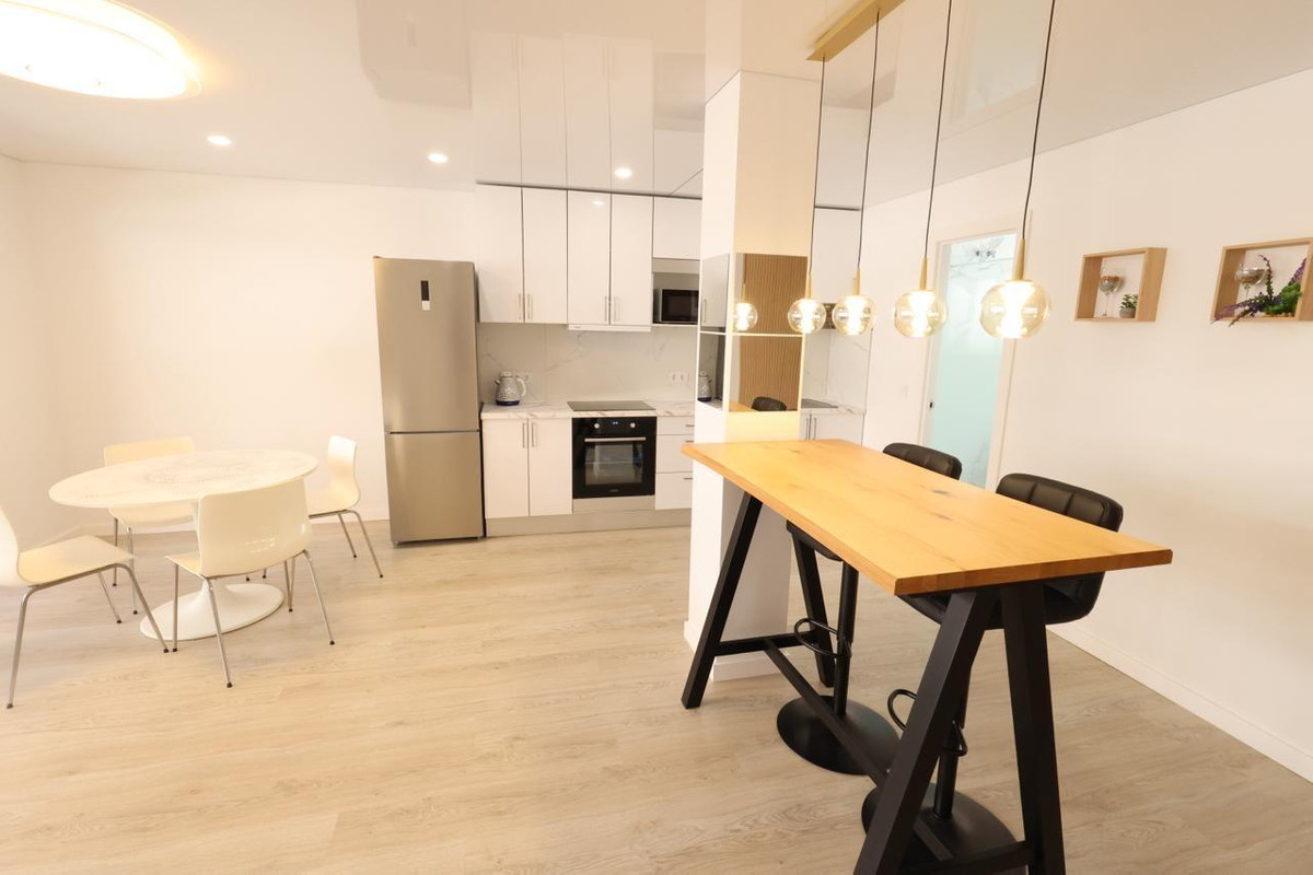 For sale - 3 Bedroom 2 Bathroom Apartment - Ground Floor Apartment in Torrevieja - Torrevieja Centro  - Alicante
