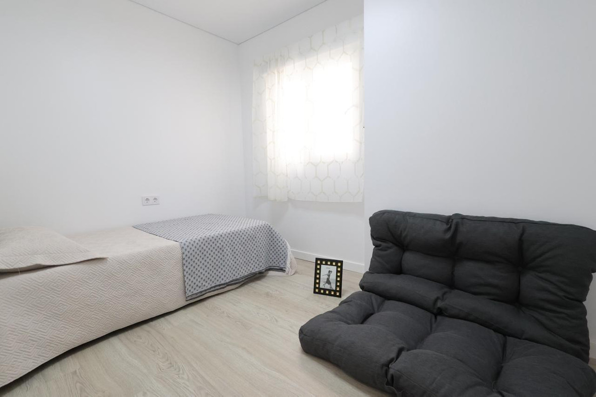 For sale - 3 Bedroom 2 Bathroom Apartment - Ground Floor Apartment in Torrevieja - Torrevieja Centro  - Alicante