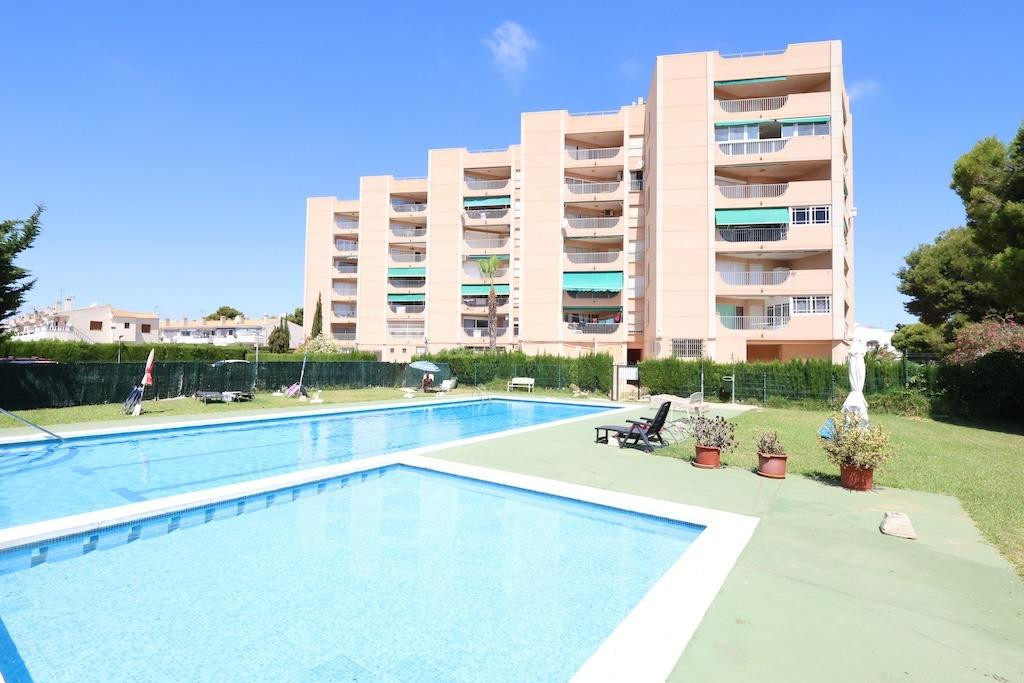 For sale - 3 Bedroom 2 Bathroom Apartment - Middle Floor Apartment in Orihuela - La Zenia  - Alicante