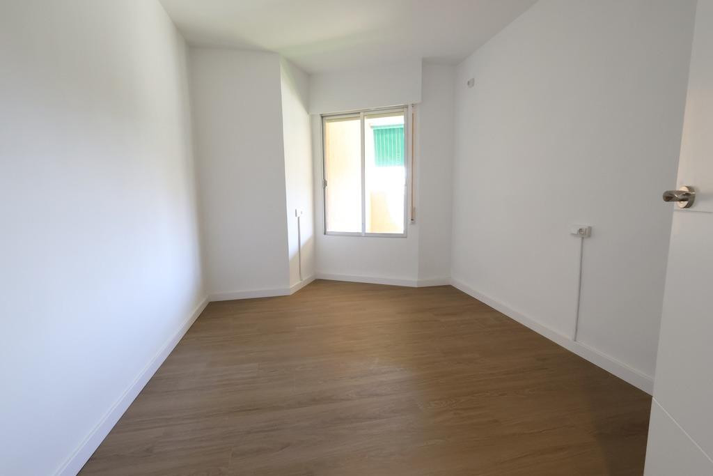 For sale - 3 Bedroom 2 Bathroom Apartment - Middle Floor Apartment in Orihuela - La Zenia  - Alicante