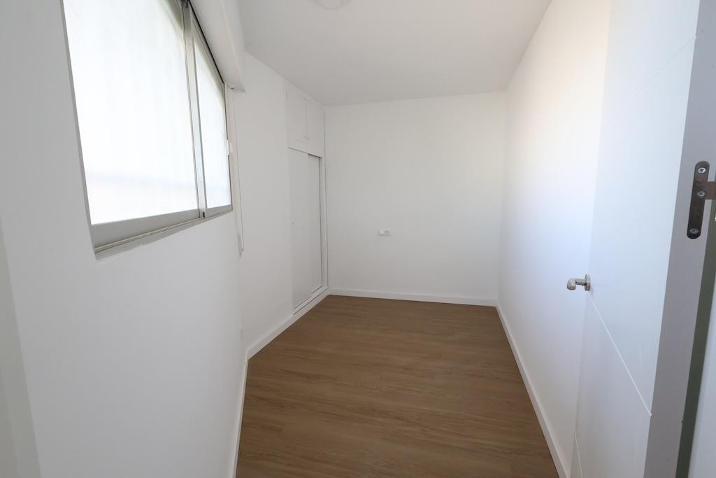 For sale - 3 Bedroom 2 Bathroom Apartment - Middle Floor Apartment in Orihuela - La Zenia  - Alicante