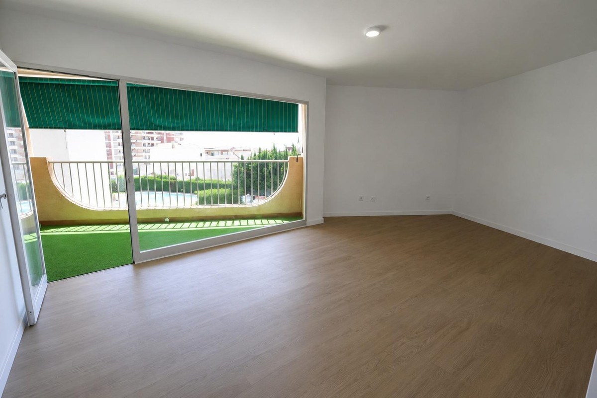 For sale - 3 Bedroom 2 Bathroom Apartment - Middle Floor Apartment in Orihuela - La Zenia  - Alicante
