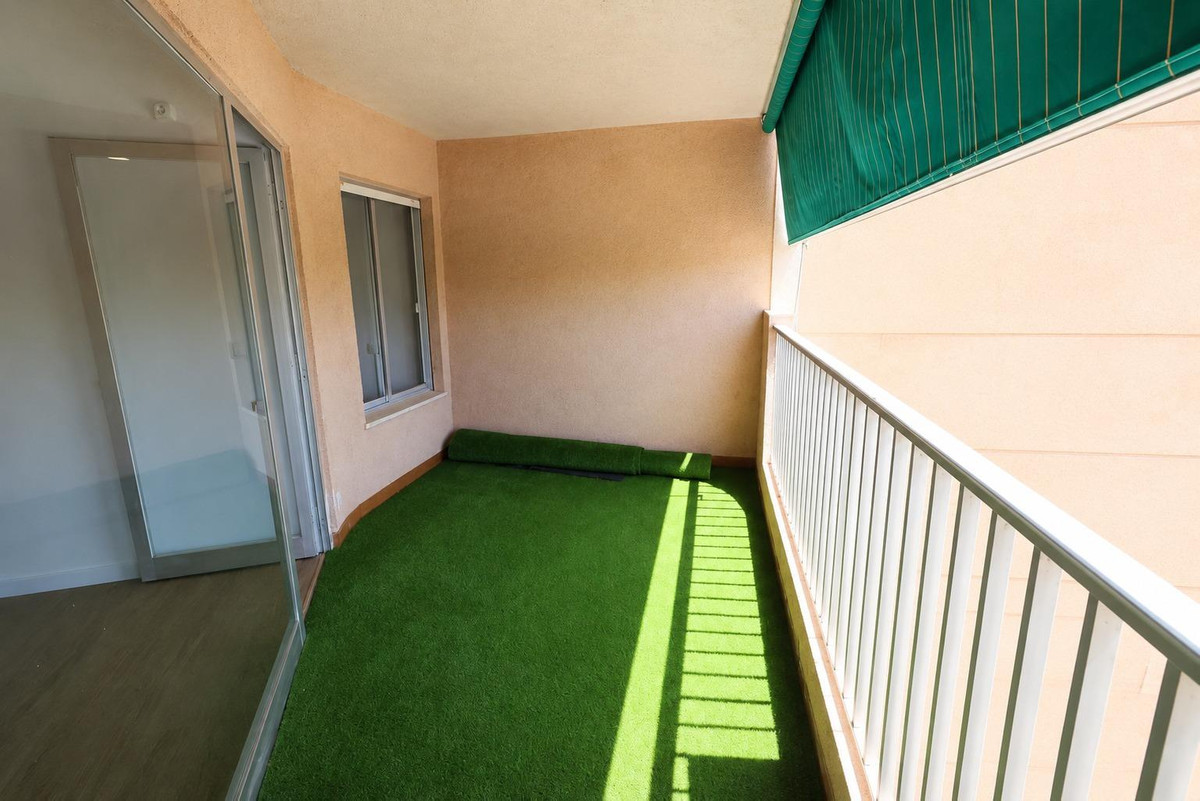 For sale - 3 Bedroom 2 Bathroom Apartment - Middle Floor Apartment in Orihuela - La Zenia  - Alicante