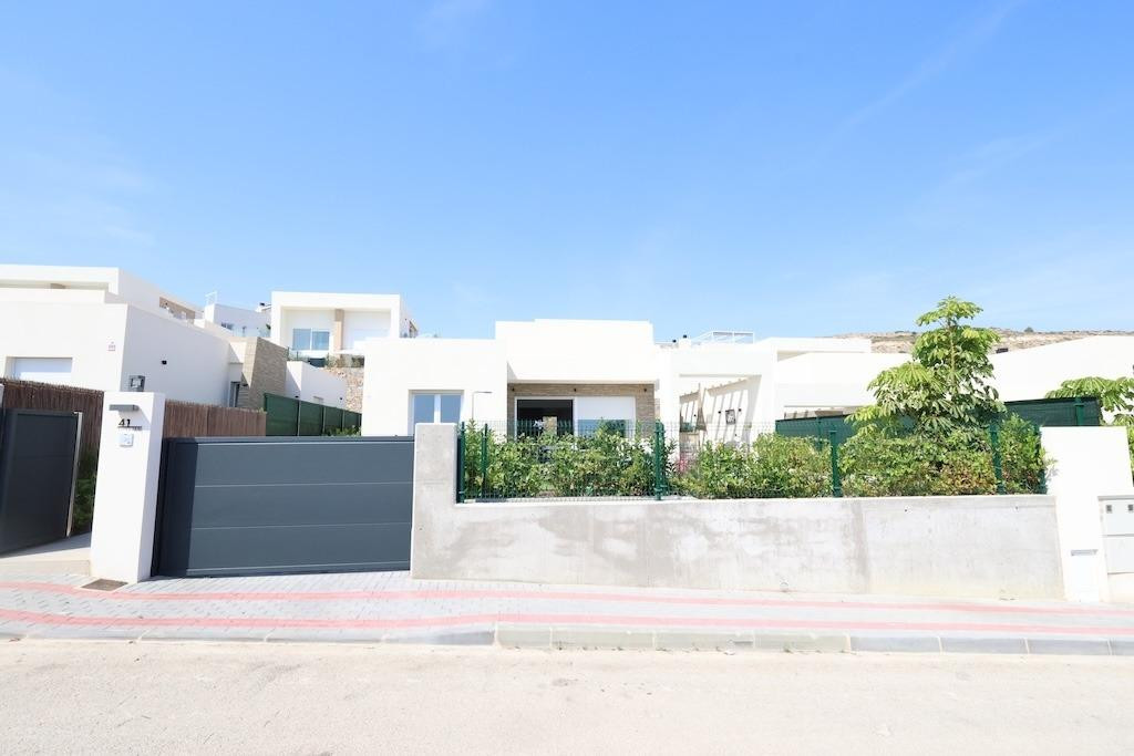 For sale - 3 Bedroom 2 Bathroom House - Detached Villa in Algorfa - Algorfa Centro  - Alicante