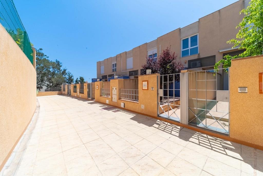 For sale - 3 Bedroom 2 Bathroom House - Townhouse in Orihuela - Campoamor  - Alicante