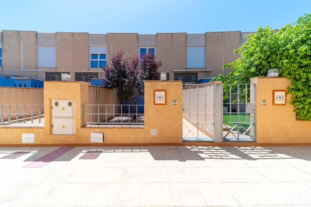 For sale - 3 Bedroom 2 Bathroom House - Townhouse in Orihuela - Campoamor  - Alicante