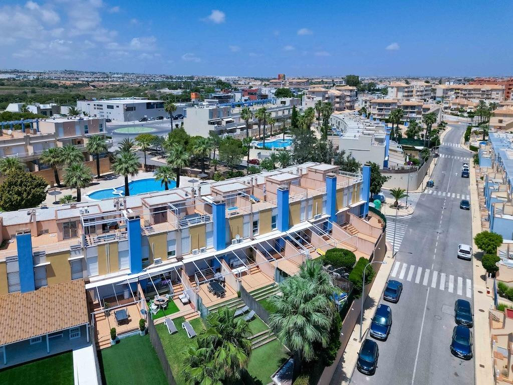 For sale - 3 Bedroom 2 Bathroom House - Townhouse in Orihuela - Campoamor  - Alicante