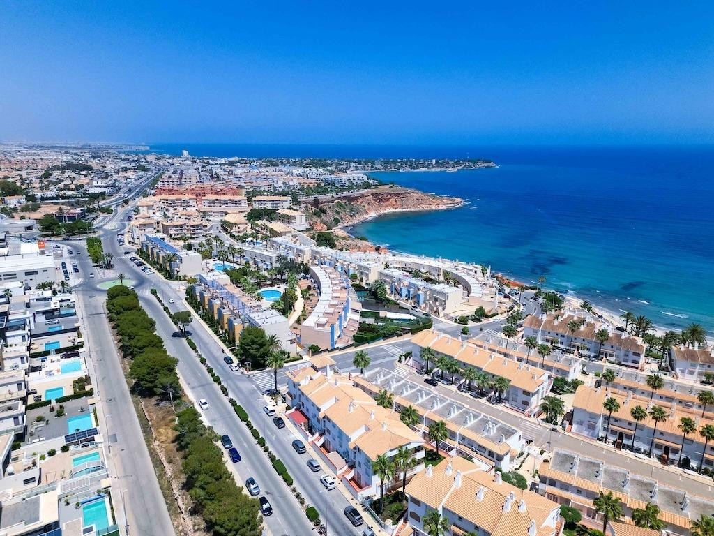 For sale - 3 Bedroom 2 Bathroom House - Townhouse in Orihuela - Campoamor  - Alicante