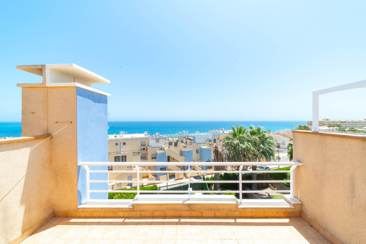 For sale - 3 Bedroom 2 Bathroom House - Townhouse in Orihuela - Campoamor  - Alicante