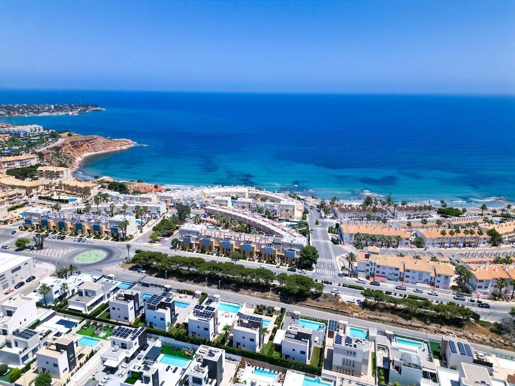 For sale - 3 Bedroom 2 Bathroom House - Townhouse in Orihuela - Campoamor  - Alicante