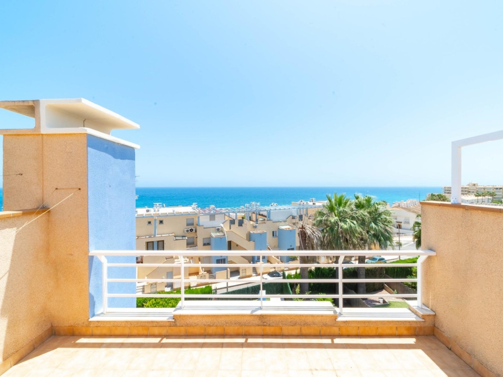 3 Bedroom 2 Bathroom House - Townhouse in Orihuela
