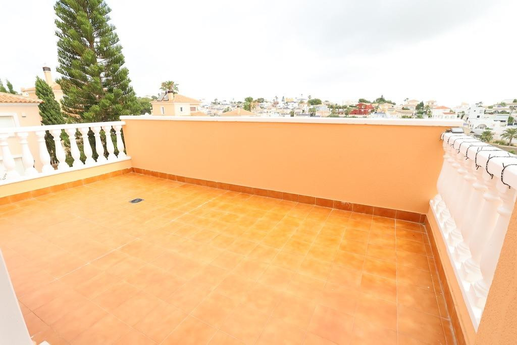 For sale - 5 Bedroom 3 Bathroom Detached Villa in Villamartin - San Miguel de Salinas Centro  - Alicante