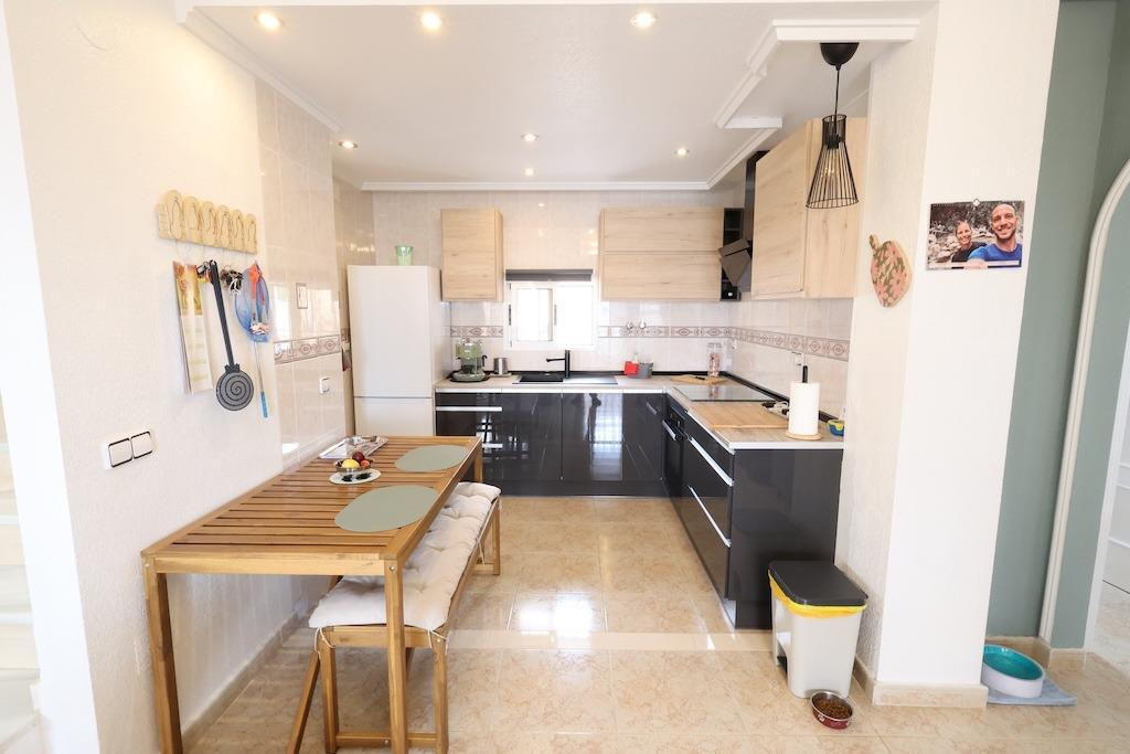 For sale - 5 Bedroom 3 Bathroom Detached Villa in Villamartin - San Miguel de Salinas Centro  - Alicante