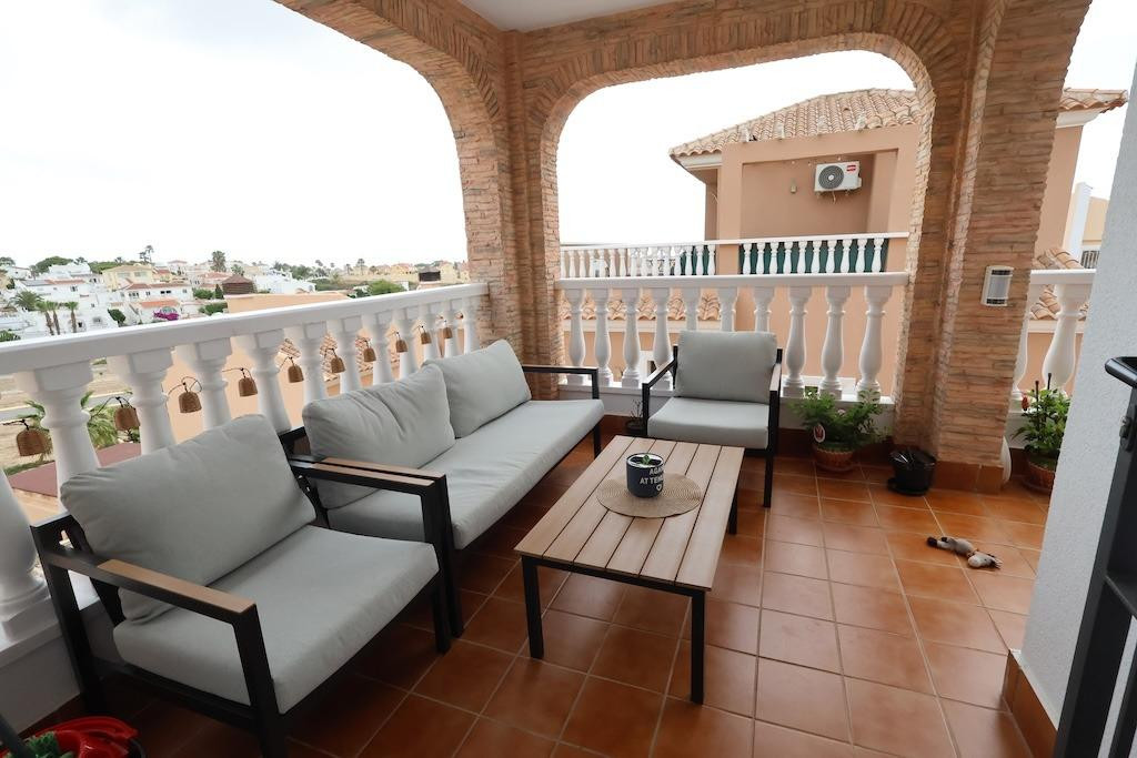 For sale - 5 Bedroom 3 Bathroom Detached Villa in Villamartin - San Miguel de Salinas Centro  - Alicante