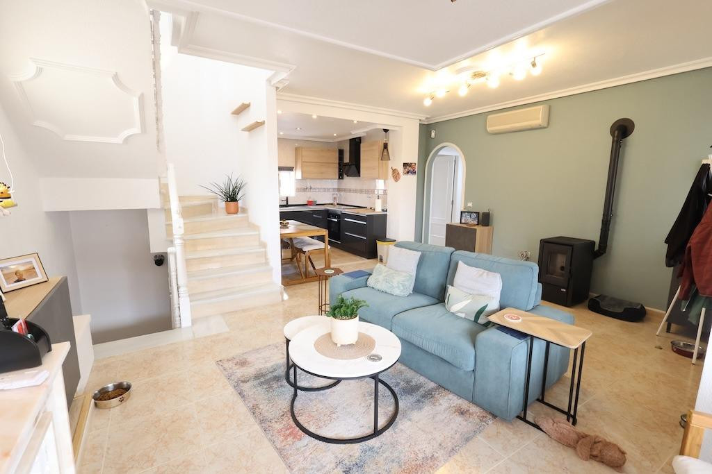 For sale - 5 Bedroom 3 Bathroom Detached Villa in Villamartin - San Miguel de Salinas Centro  - Alicante