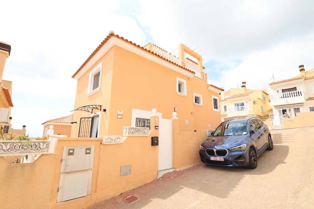5 Bedroom 3 Bathroom Detached Villa in Villamartin