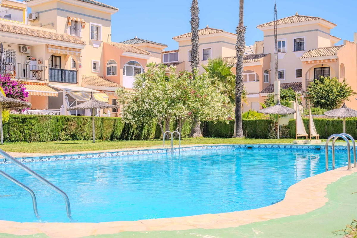 For sale - 3 Bedroom 2 Bathroom House - Townhouse in Orihuela - Orihuela Costa  - Alicante