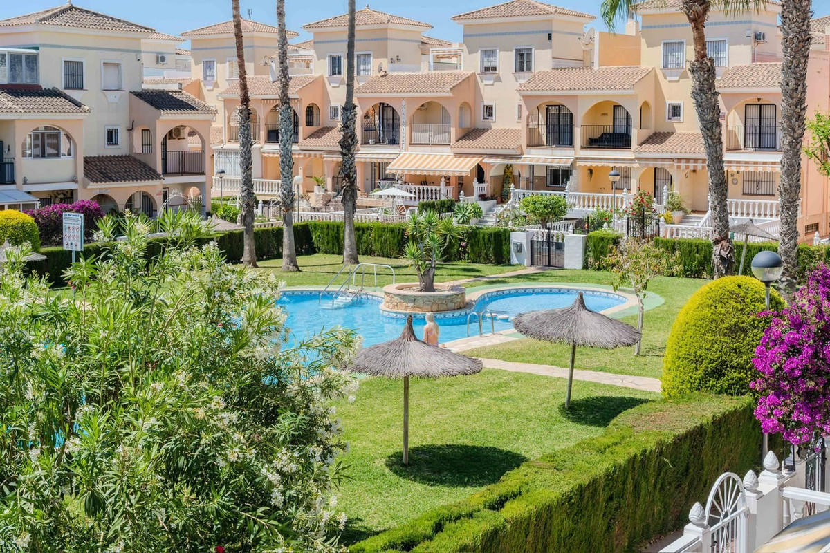 For sale - 3 Bedroom 2 Bathroom House - Townhouse in Orihuela - Orihuela Costa  - Alicante