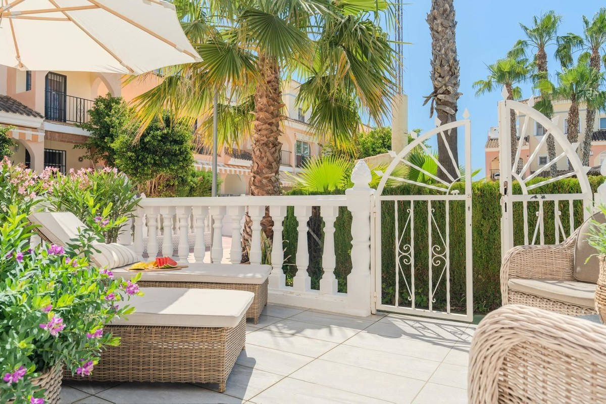 For sale - 3 Bedroom 2 Bathroom House - Townhouse in Orihuela - Orihuela Costa  - Alicante