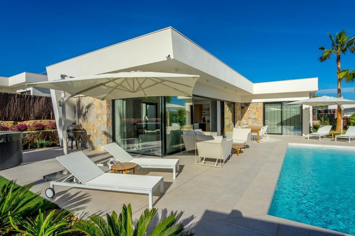 For sale - 3 Bedroom 2 Bathroom House - Detached Villa in Orihuela - Las Colinas Golf  - Alicante