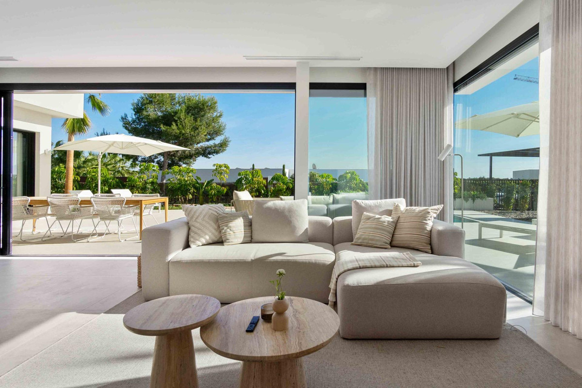 For sale - 3 Bedroom 2 Bathroom House - Detached Villa in Orihuela - Las Colinas Golf  - Alicante