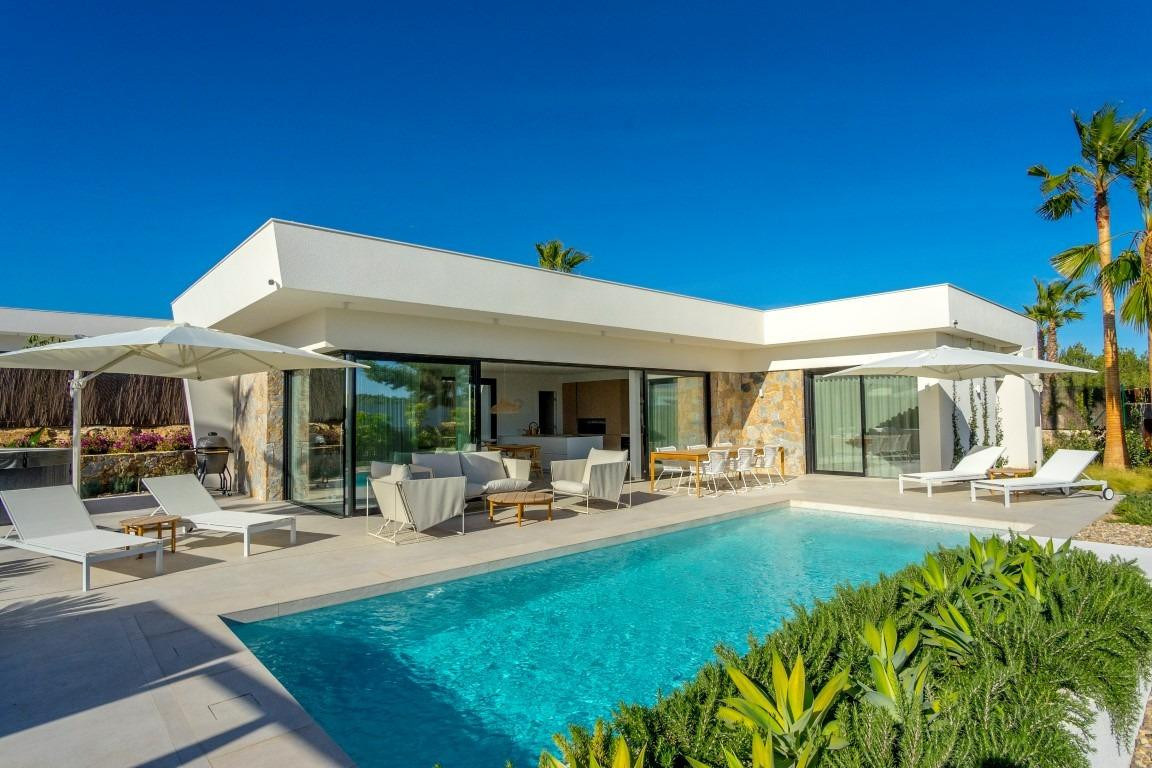 For sale - 3 Bedroom 2 Bathroom House - Detached Villa in Orihuela - Las Colinas Golf  - Alicante