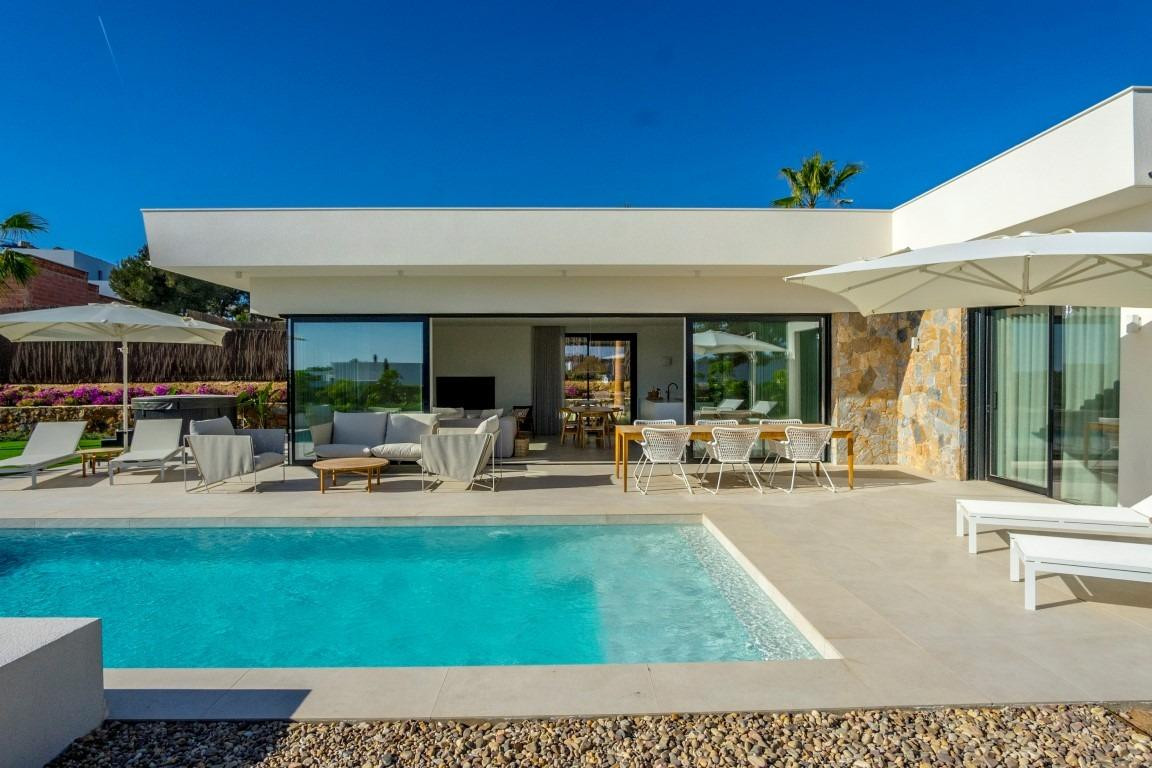 For sale - 3 Bedroom 2 Bathroom House - Detached Villa in Orihuela - Las Colinas Golf  - Alicante