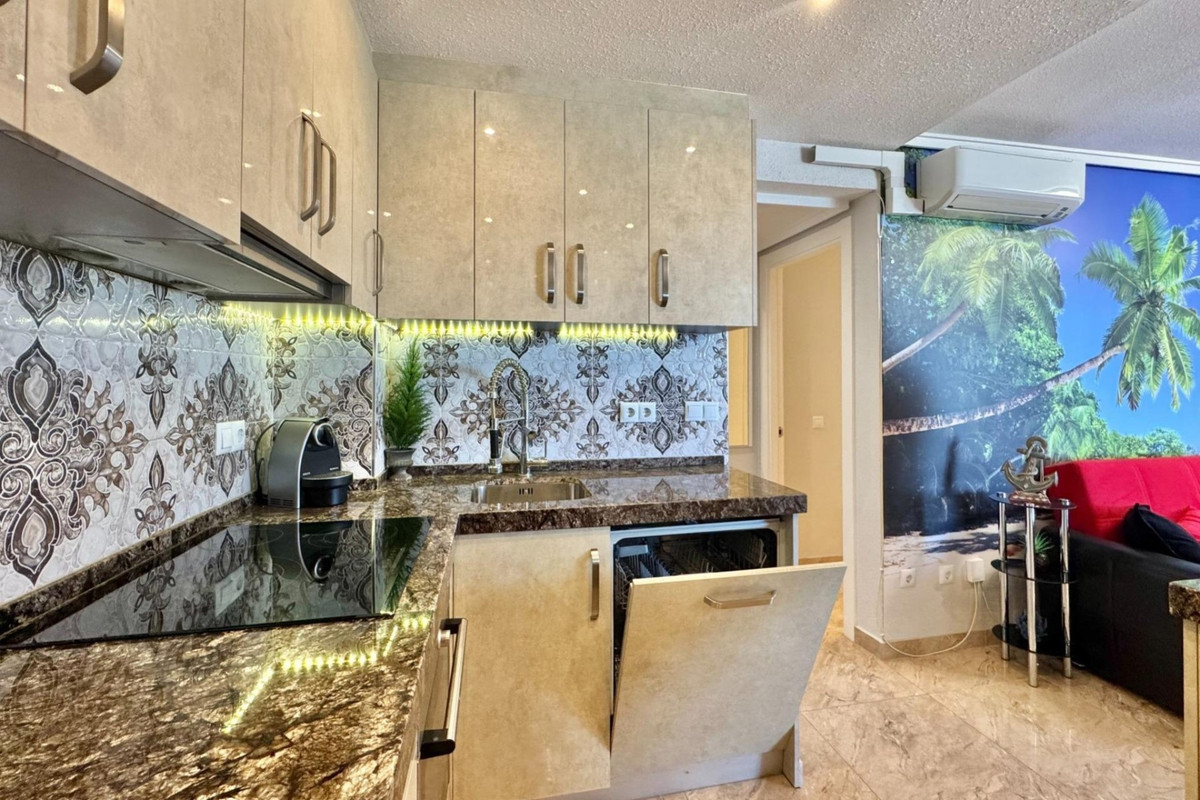 For sale - 2 Bedroom 1 Bathroom Apartment - Middle Floor Apartment in Torrevieja - La Mata  - Alicante