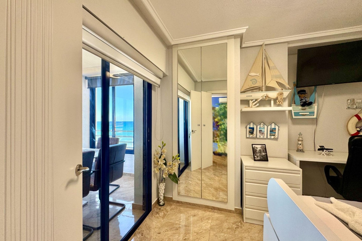 For sale - 2 Bedroom 1 Bathroom Apartment - Middle Floor Apartment in Torrevieja - La Mata  - Alicante