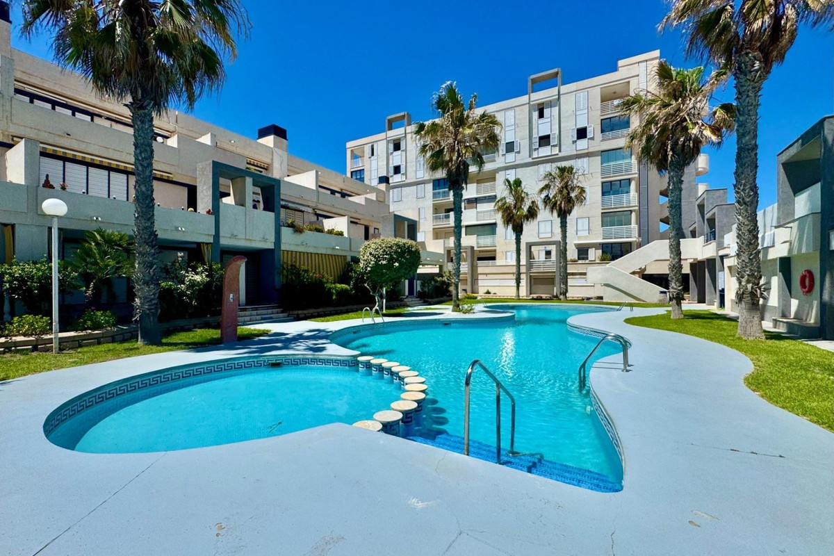 For sale - 2 Bedroom 1 Bathroom Apartment - Middle Floor Apartment in Torrevieja - La Mata  - Alicante