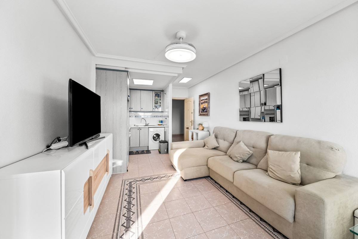 For sale - 2 Bedroom 1 Bathroom Apartment - Middle Floor Apartment in Torrevieja - La Mata  - Alicante