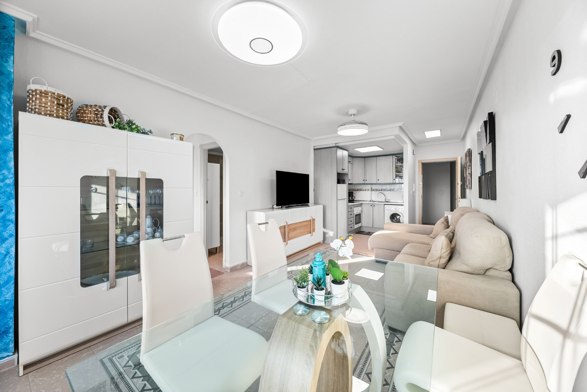 For sale - 2 Bedroom 1 Bathroom Apartment - Middle Floor Apartment in Torrevieja - La Mata  - Alicante
