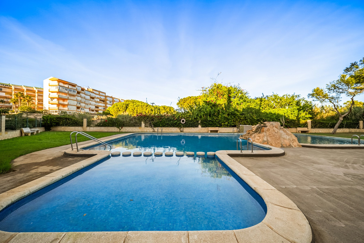 For sale - 2 Bedroom 1 Bathroom Apartment - Middle Floor Apartment in Torrevieja - La Mata  - Alicante