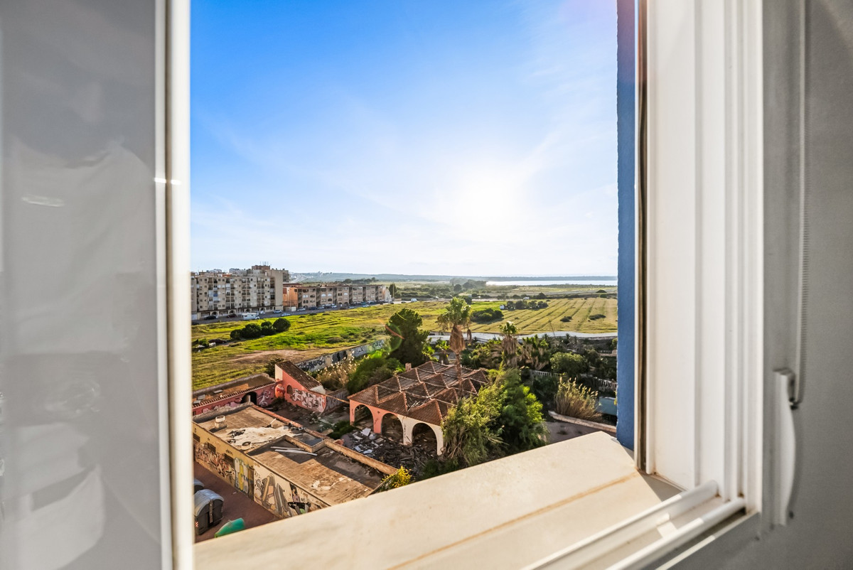 For sale - 2 Bedroom 1 Bathroom Apartment - Middle Floor Apartment in Torrevieja - La Mata  - Alicante