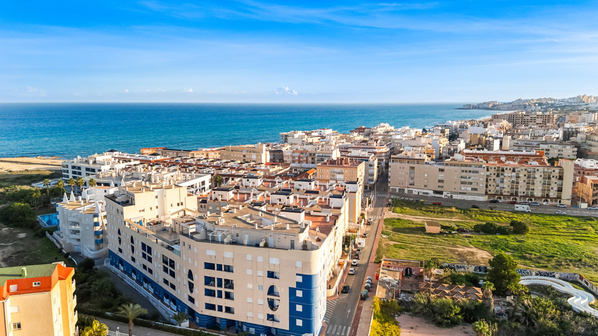 For sale - 2 Bedroom 1 Bathroom Apartment - Middle Floor Apartment in Torrevieja - La Mata  - Alicante