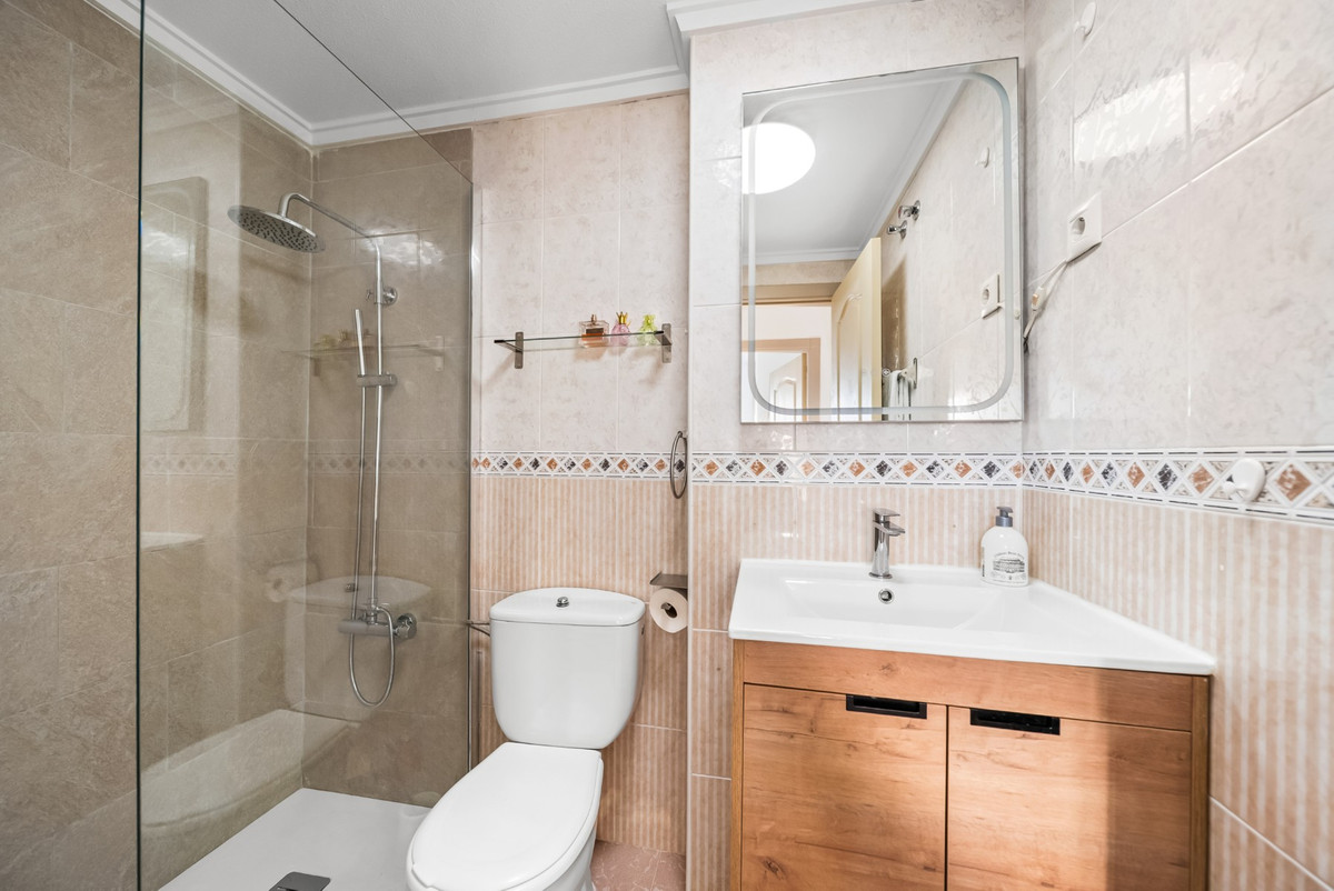 For sale - 2 Bedroom 1 Bathroom Apartment - Middle Floor Apartment in Torrevieja - La Mata  - Alicante
