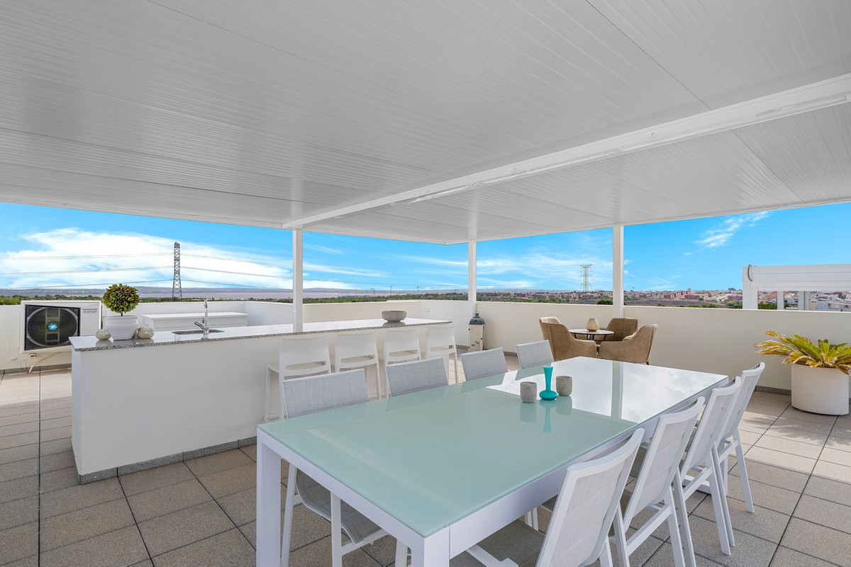 For sale - 5 Bedroom 2 Bathroom House - Detached Villa in Orihuela - Villamartin  - Alicante