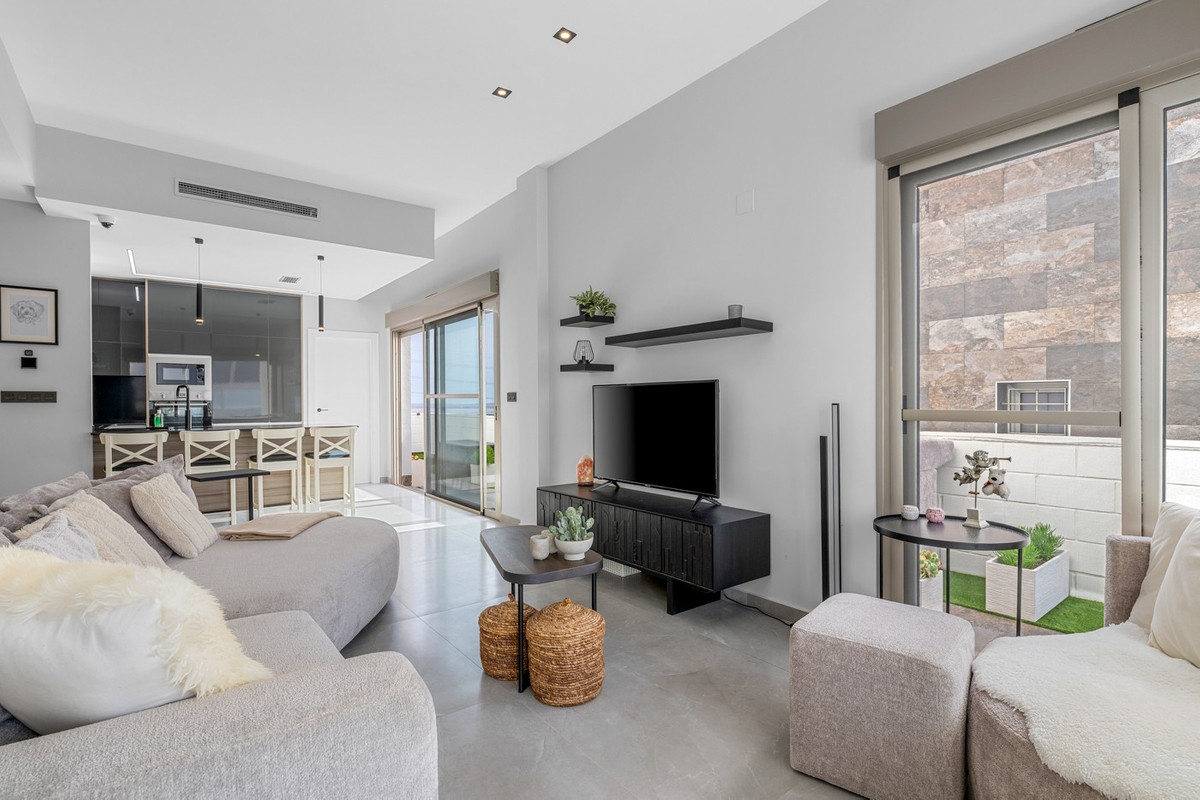 For sale - 5 Bedroom 2 Bathroom House - Detached Villa in Orihuela - Villamartin  - Alicante