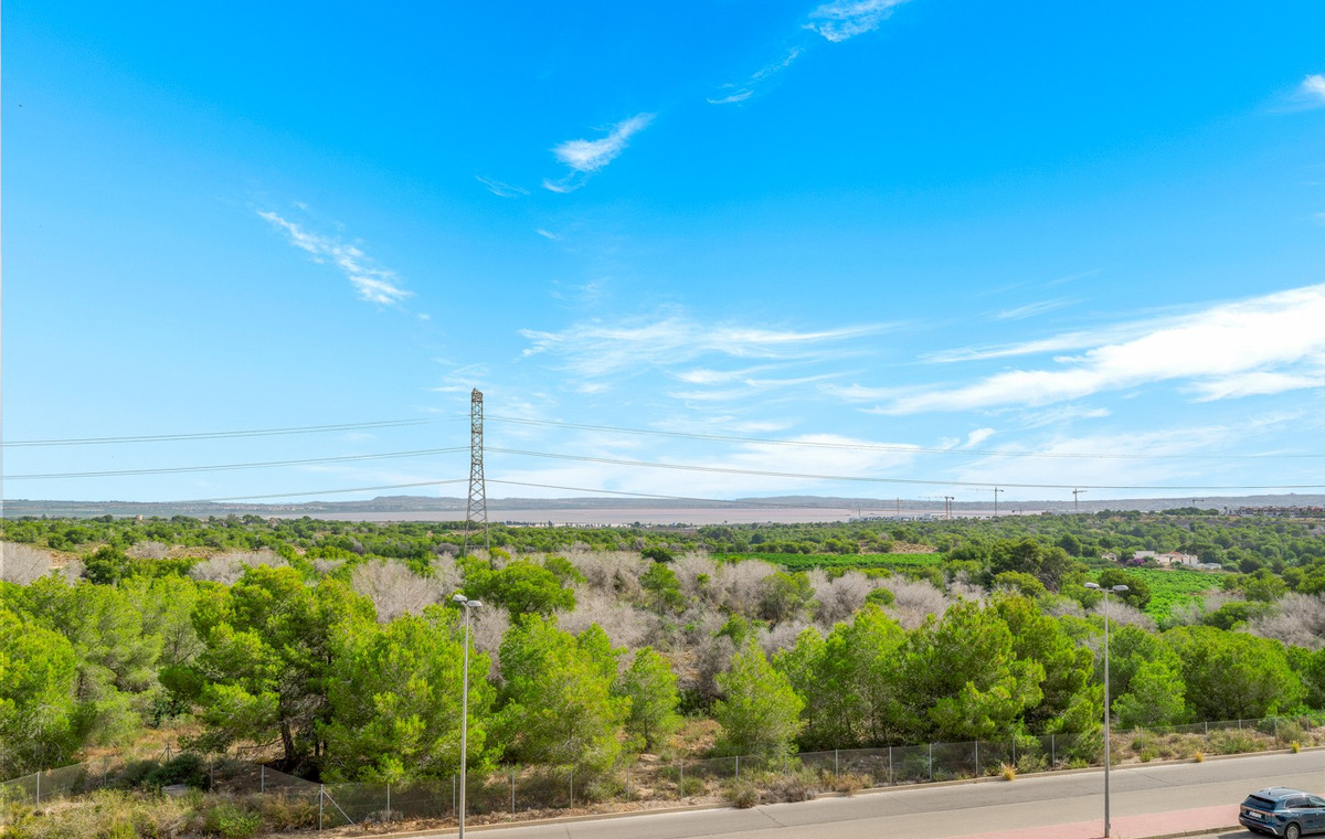 For sale - 5 Bedroom 2 Bathroom House - Detached Villa in Orihuela - Villamartin  - Alicante