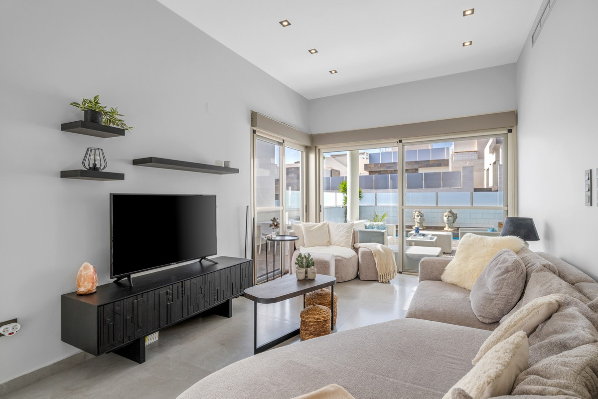 For sale - 5 Bedroom 2 Bathroom House - Detached Villa in Orihuela - Villamartin  - Alicante