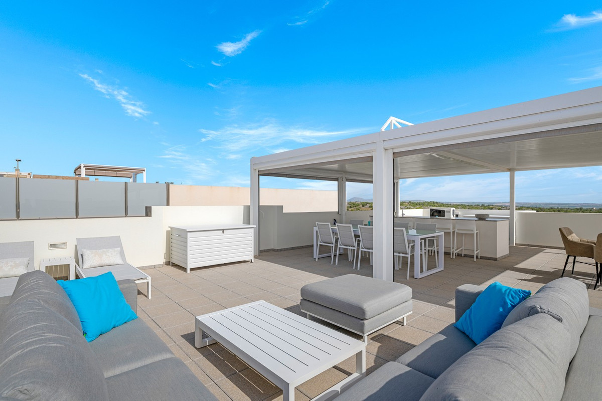 For sale - 5 Bedroom 2 Bathroom House - Detached Villa in Orihuela - Villamartin  - Alicante
