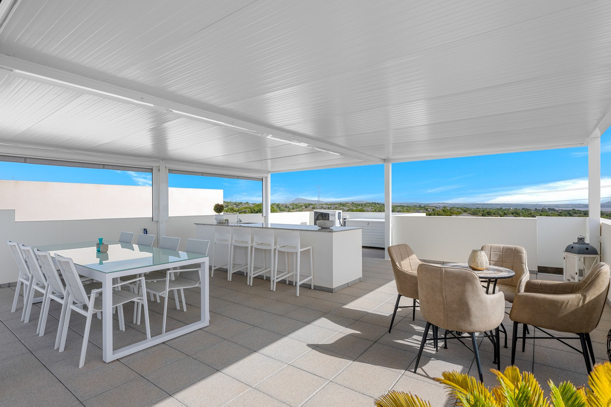 For sale - 5 Bedroom 2 Bathroom House - Detached Villa in Orihuela - Villamartin  - Alicante
