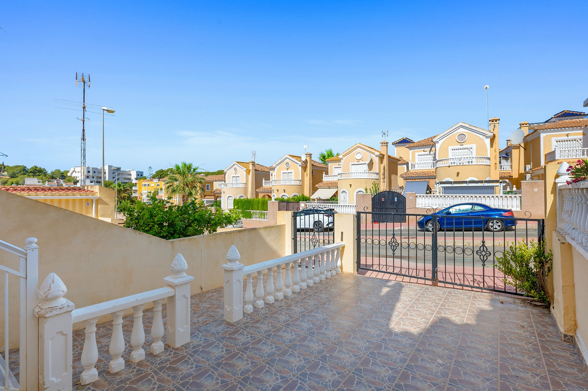 For sale - 3 Bedroom 2 Bathroom House - Detached Villa in Orihuela - Orihuela Costa  - Alicante