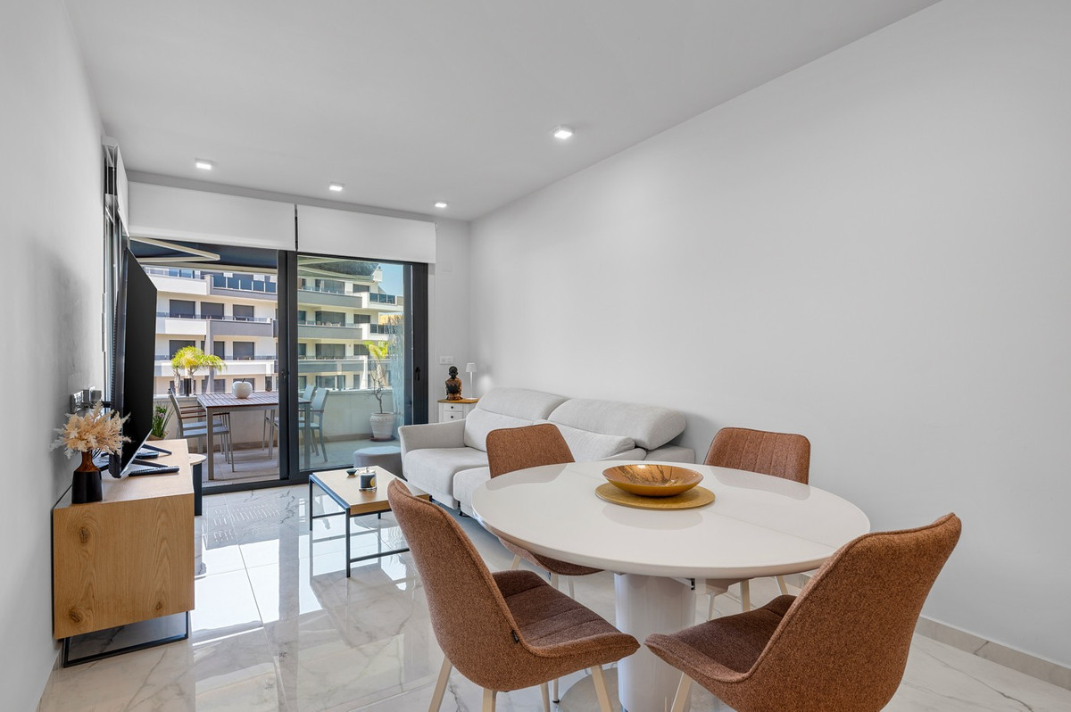 For sale - 2 Bedroom 2 Bathroom Apartment - Middle Floor Apartment in Orihuela - Playa Flamenca  - Alicante