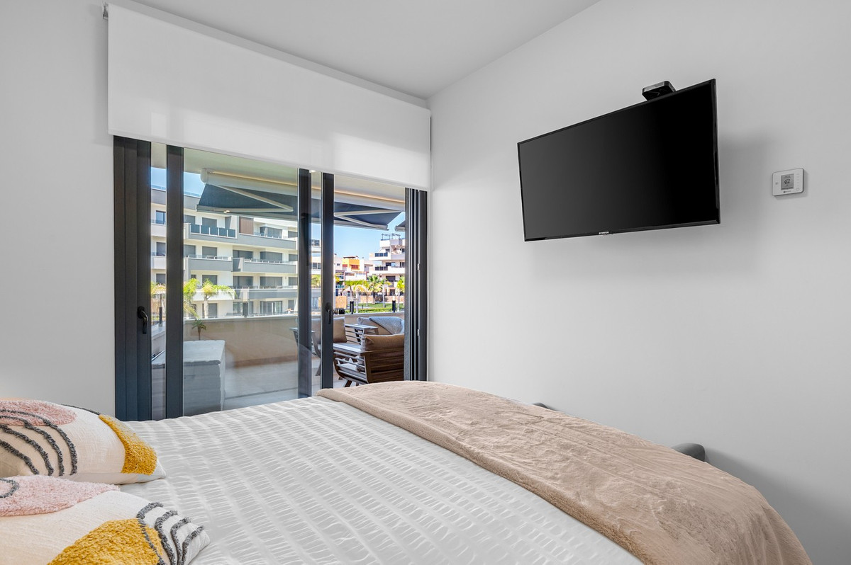 For sale - 2 Bedroom 2 Bathroom Apartment - Middle Floor Apartment in Orihuela - Playa Flamenca  - Alicante