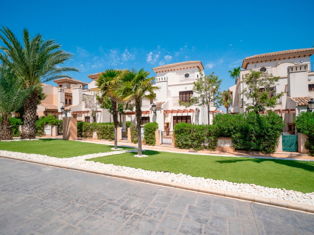 3 Bedroom 2 Bathroom House - Townhouse in Algorfa