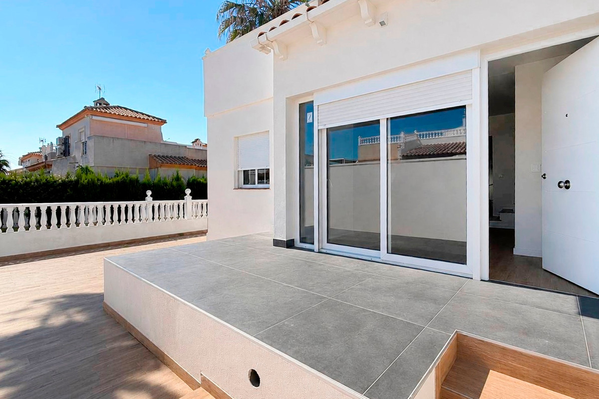 For sale - 3 Bedroom 2 Bathroom House - Townhouse in Orihuela - Los Altos  - Alicante
