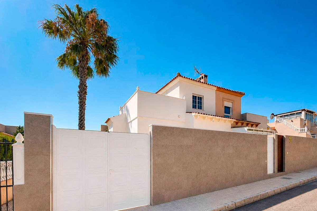 For sale - 3 Bedroom 2 Bathroom House - Townhouse in Orihuela - Los Altos  - Alicante