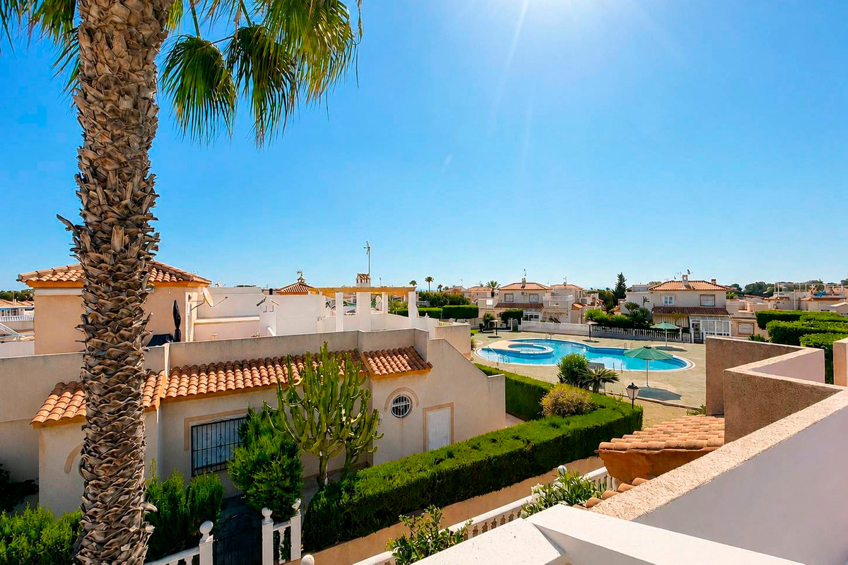 For sale - 3 Bedroom 2 Bathroom House - Townhouse in Orihuela - Los Altos  - Alicante