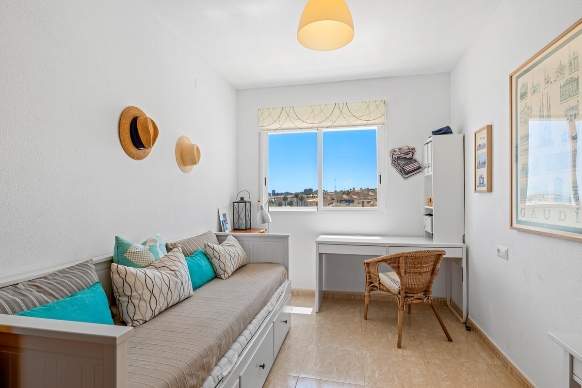 For sale - 3 Bedroom 2 Bathroom Apartment in Cabo Roig  - Cabo Roig  - Alicante